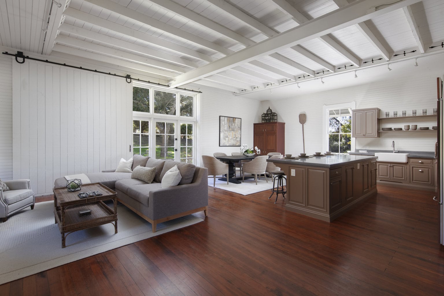 kitchen-and-dining-room-of-a-ranch-style-equestrian-home-in-carpinteria