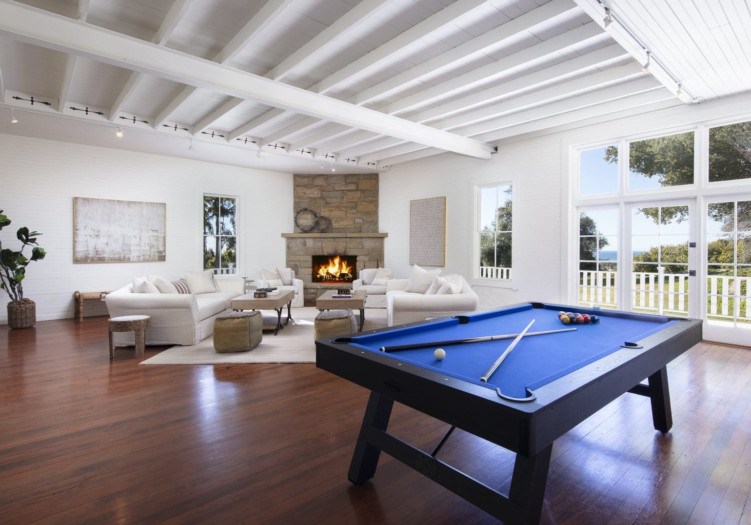 ranch-style-home-living-room-with-pool-table